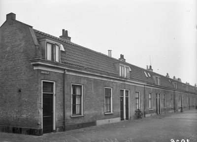 53043 Gezicht in de Beekstraat te Utrecht met de huizen nrs. 21-lager.